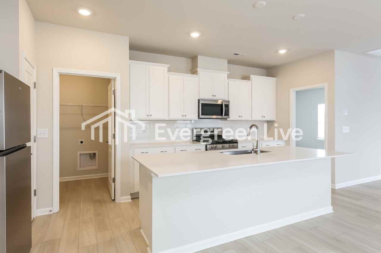 118 Farmwell Dr - Photo 6 of 16