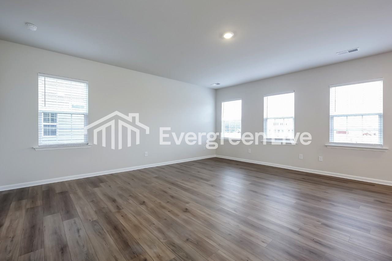 404 Lees Corner Ln - Photo 4 of 16