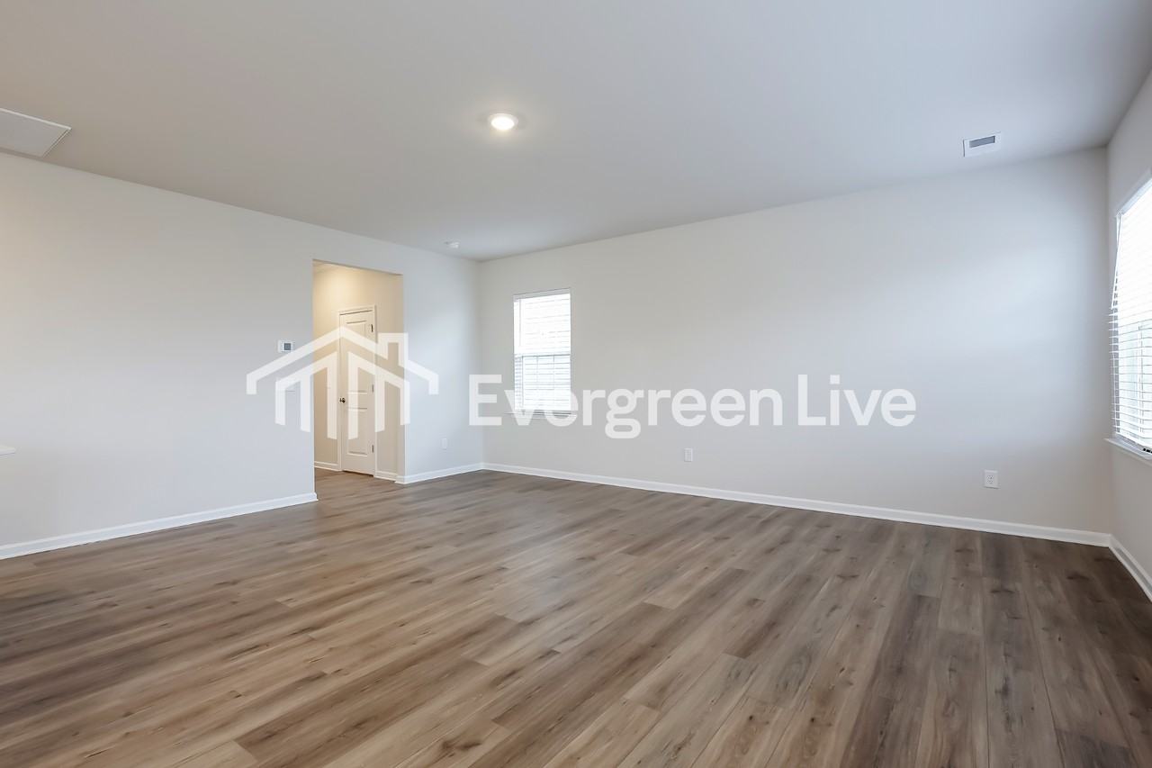 404 Lees Corner Ln - Photo 5 of 16