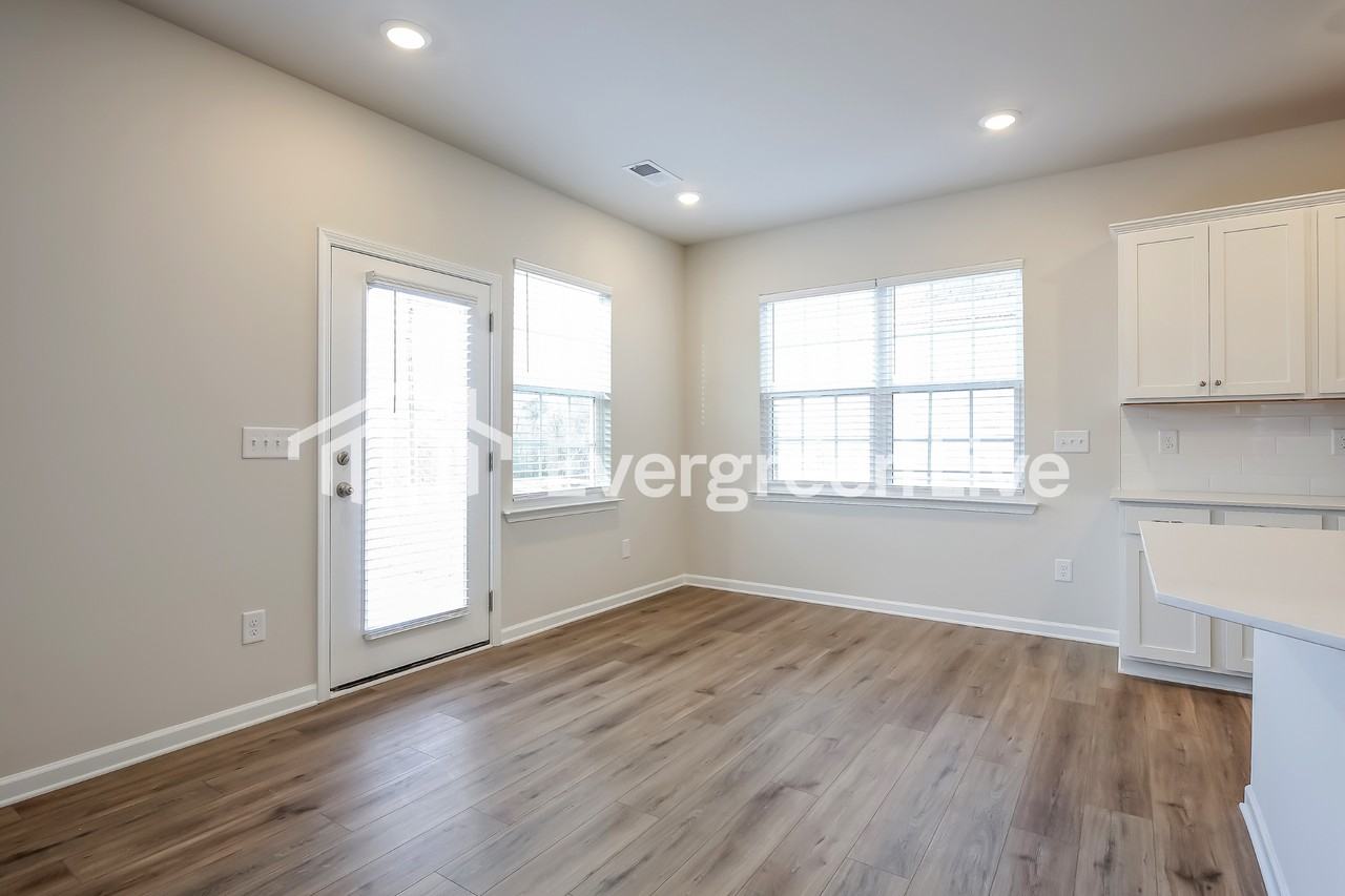 404 Lees Corner Ln - Photo 6 of 16
