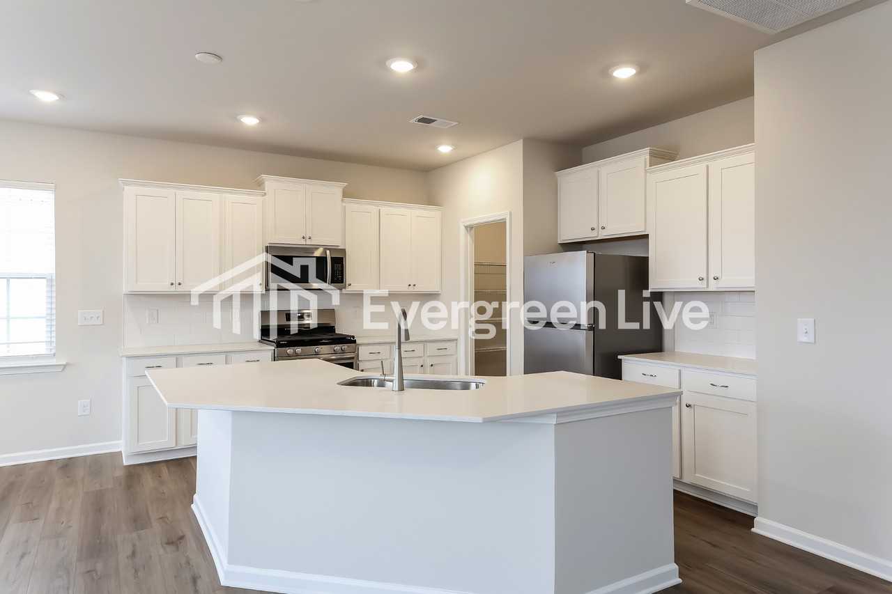 404 Lees Corner Ln - Photo 7 of 16