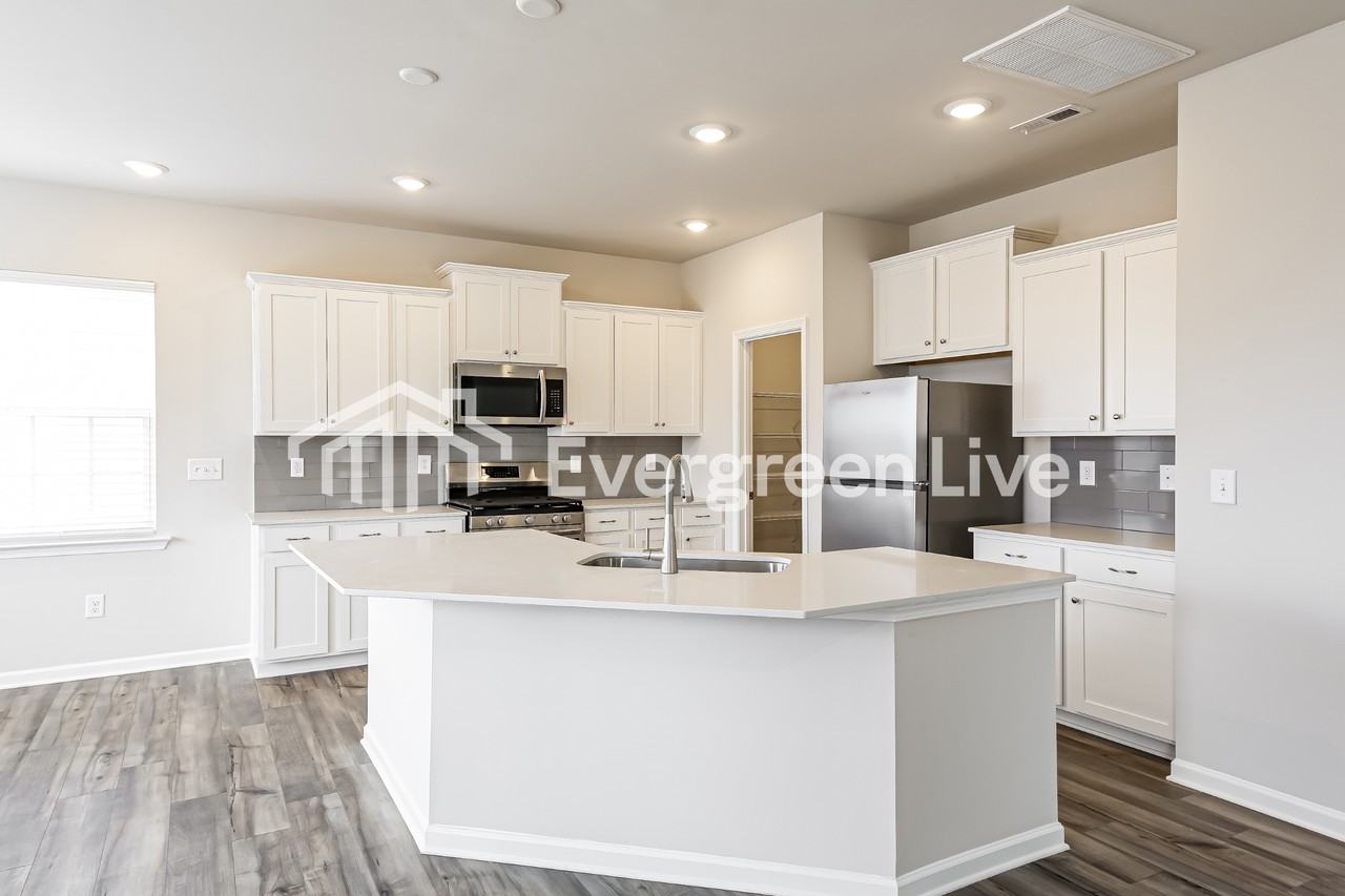 412 Lees Corner Ln - Photo 7 of 16