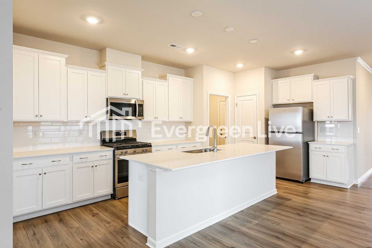 408 Lees Corner Ln - Photo 4 of 14