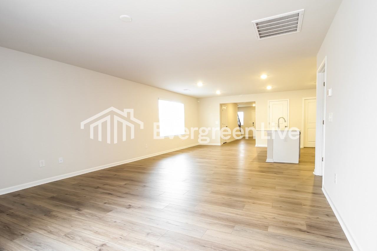 203 Meadow Gate Court - Photo 4 of 15