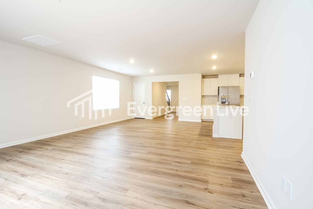 205 Meadow Gate Court - Photo 4 of 15