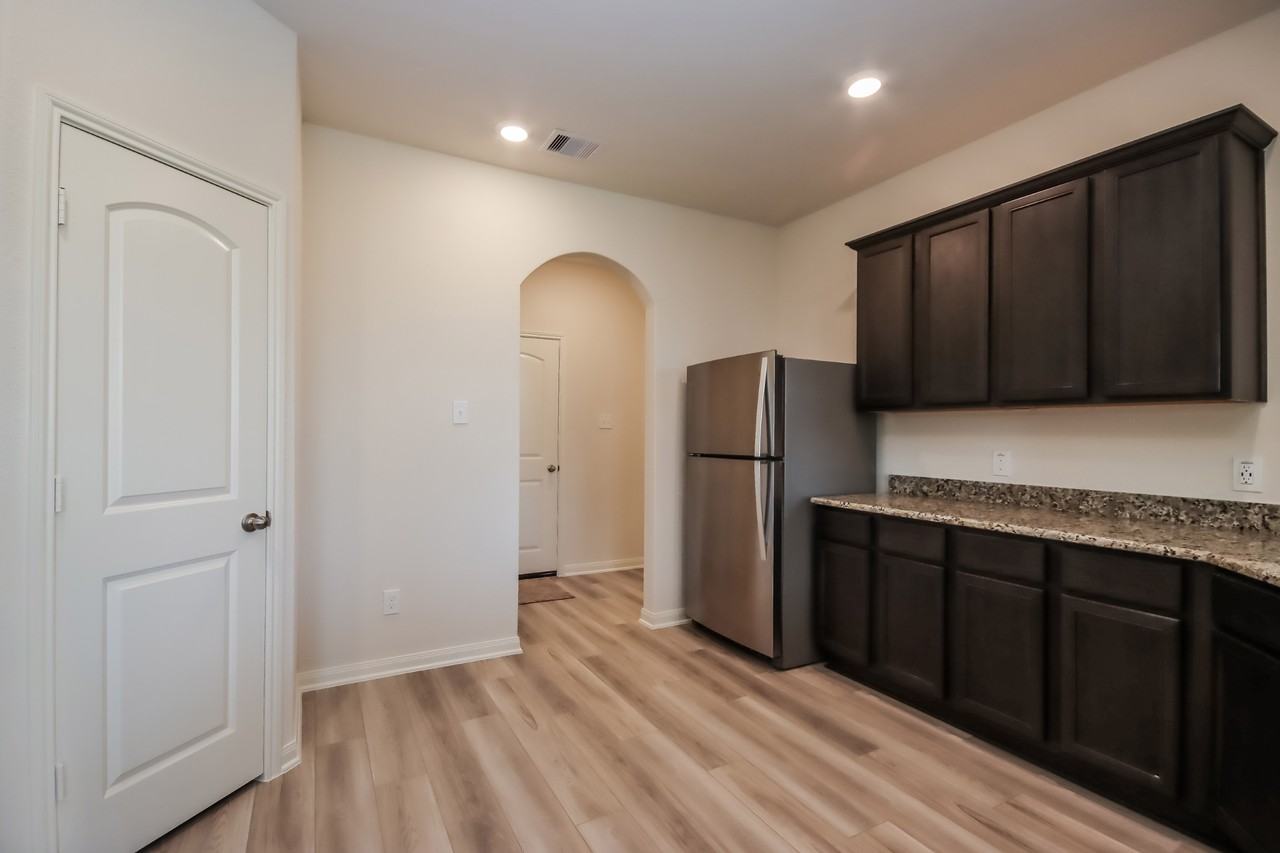 8414 Bermuda Blue Rd - Photo 6 of 19