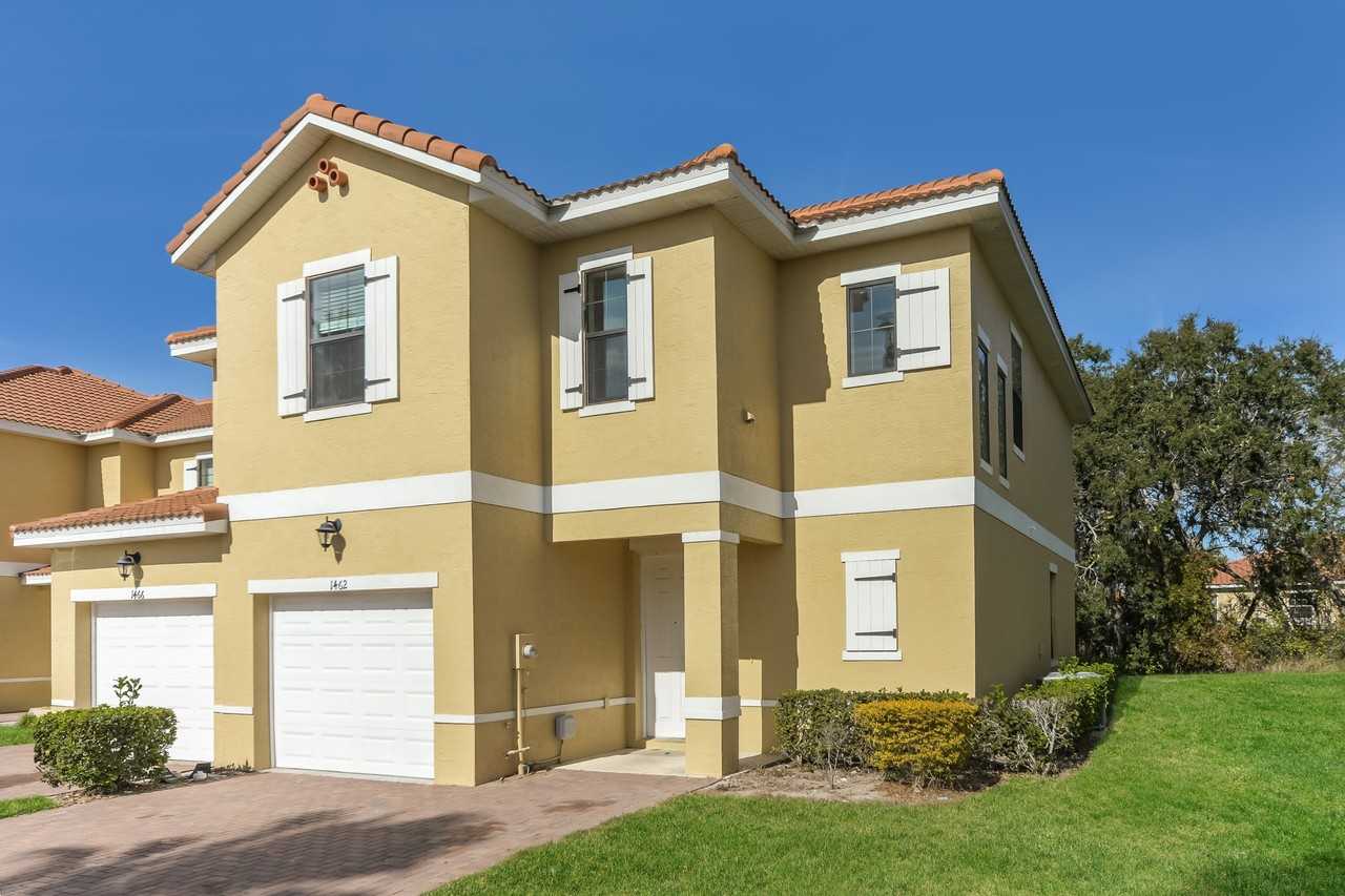 1462 Pacific Rd - Photo 2 of 23