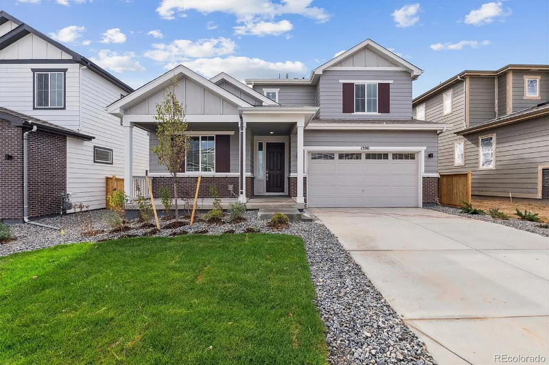 1390 Loraine Cir N - Photo 2 of 22