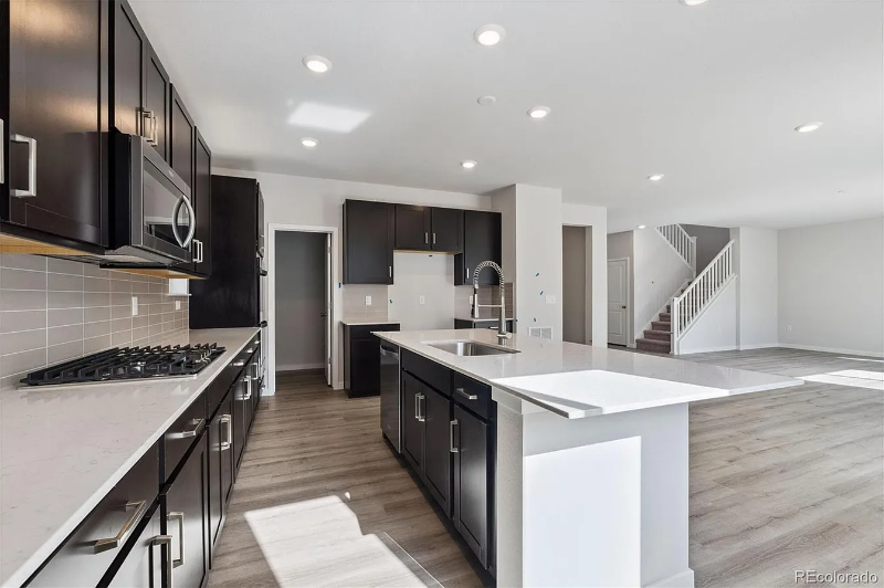 1390 Loraine Cir N - Photo 6 of 22