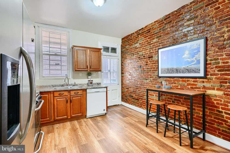 22 Parkin St - Photo 5 of 10