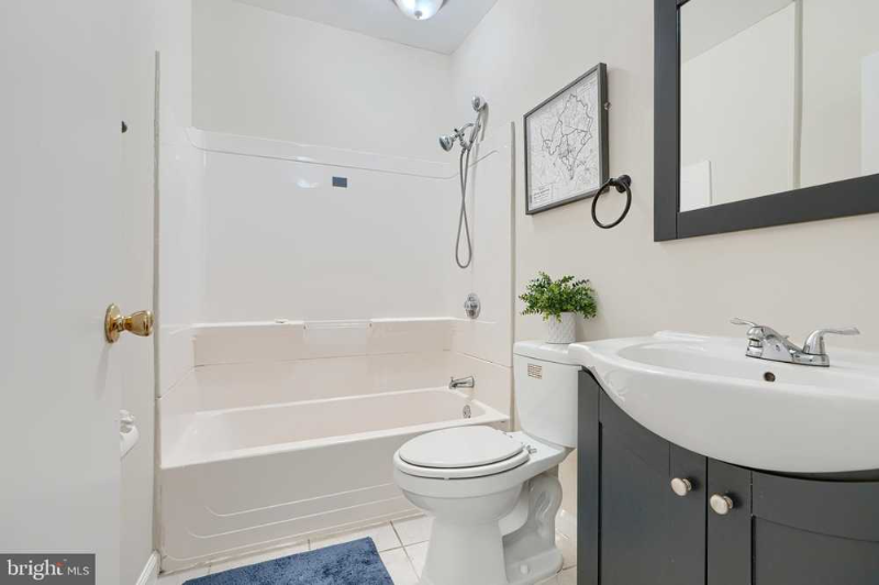 22 Parkin St - Photo 6 of 10