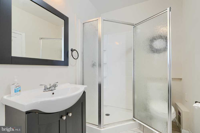 22 Parkin St - Photo 7 of 10