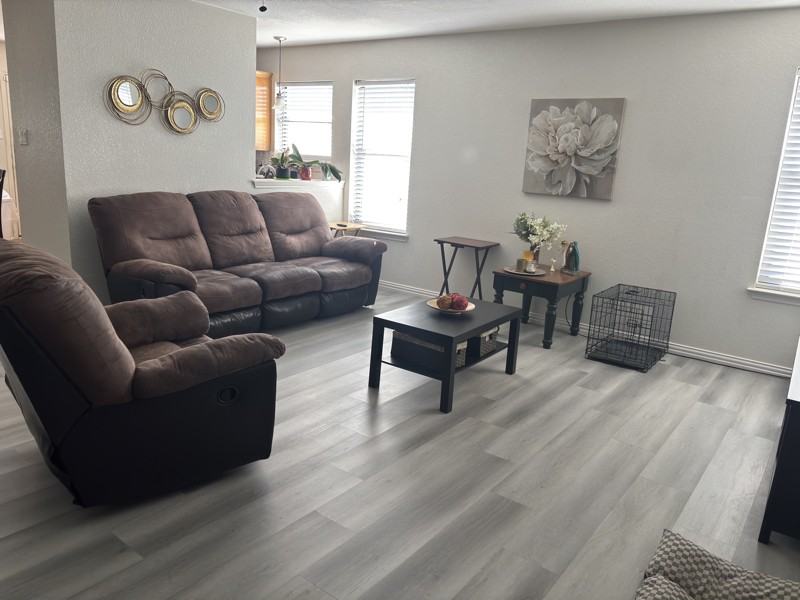 1103 Travis Cir - Photo 5 of 12