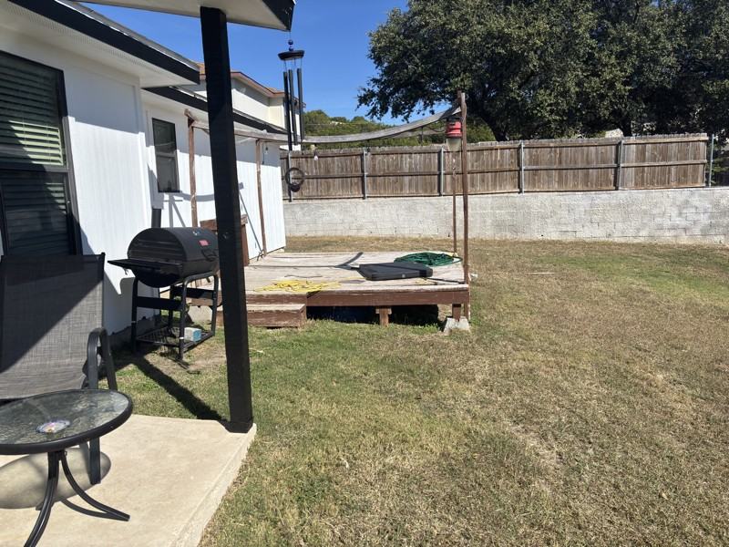 1103 Travis Cir - Photo 6 of 12