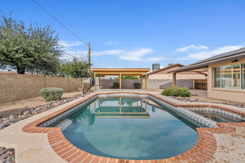 9632 N 58th Ln - Photo 3 of 19