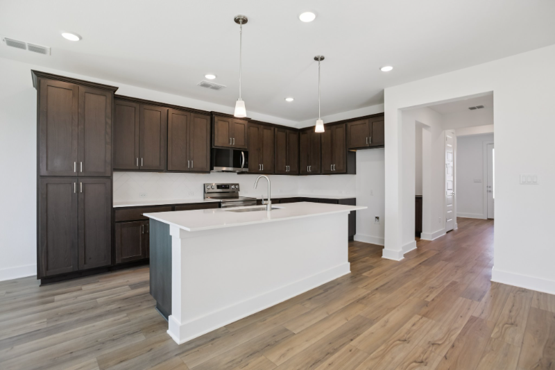 1104 Yaupon Holly Dr - Photo 5 of 20