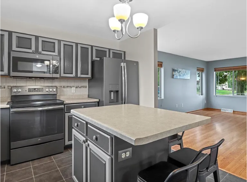 562 Lexington Dr - Photo 4 of 20