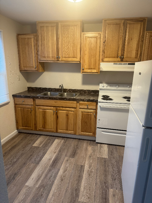 3211 E 17th St - Photo 2 of 11