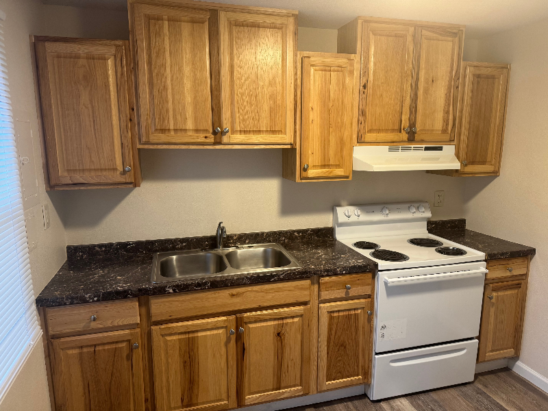 3211 E 17th St - Photo 4 of 11