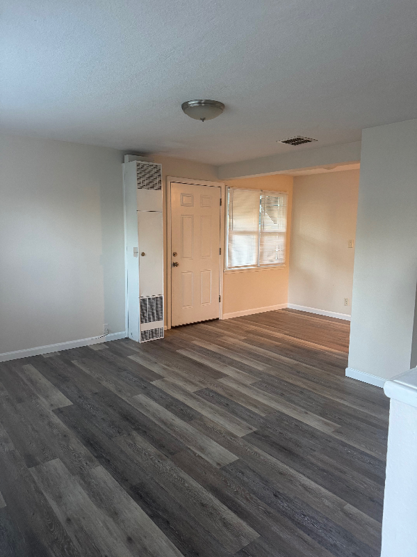 3211 E 17th St - Photo 5 of 11