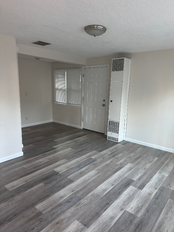 3211 E 17th St - Photo 6 of 11