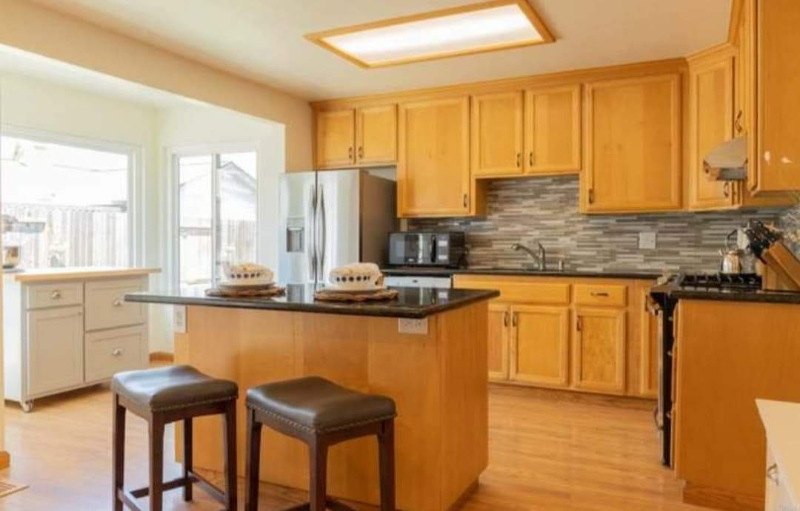 712 Magnolia Ct - Photo 3 of 18