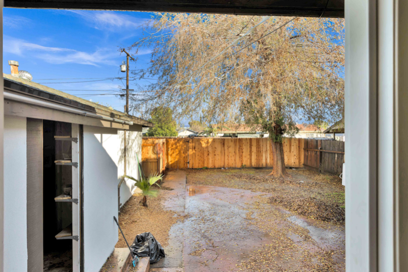 526 Olive St #MAIN - Photo 4 of 12