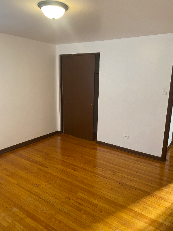 2704 E 76th St #1SOUTH - Photo 7 of 11