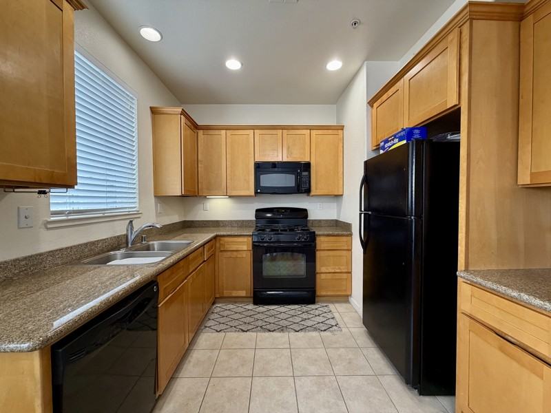 16489 Liberty St - Photo 7 of 19