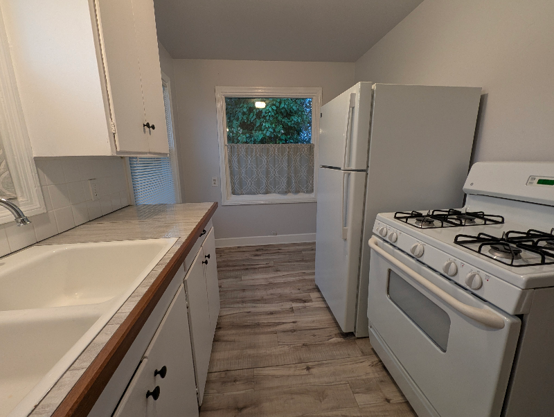 1835 Washington Ave - Photo 2 of 5