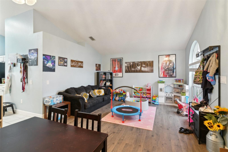 6325 Chapel Pines Blvd - Photo 4 of 20