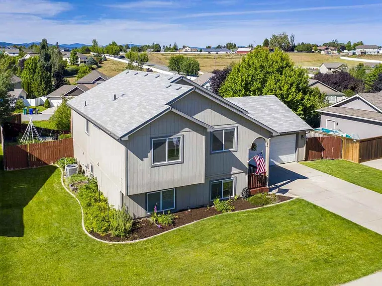 18609 E 11th Ave - Photo 3 of 7