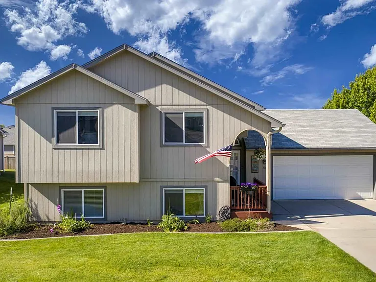 18609 E 11th Ave - Photo 4 of 7