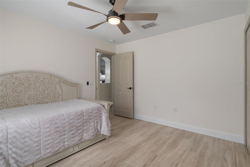 11370 Terrell Rd - Photo 5 of 20