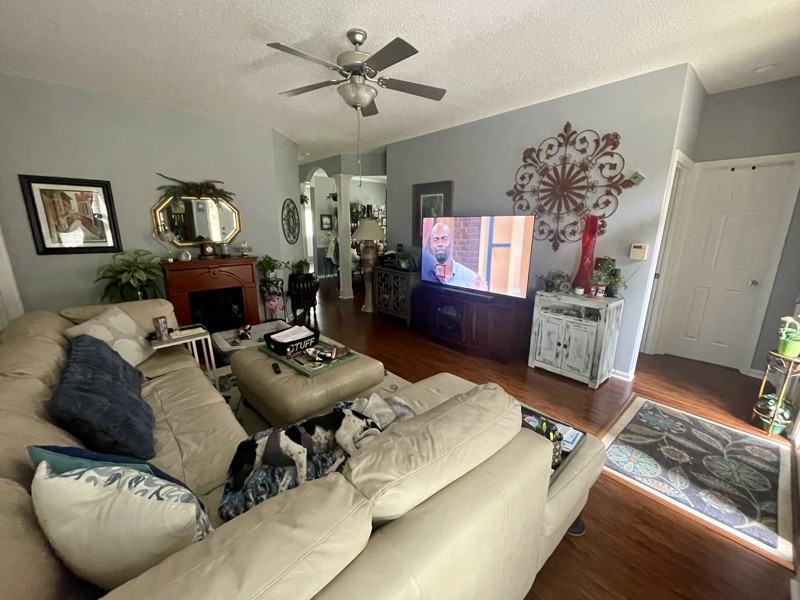 214 Foxbury Sq - Photo 7 of 14