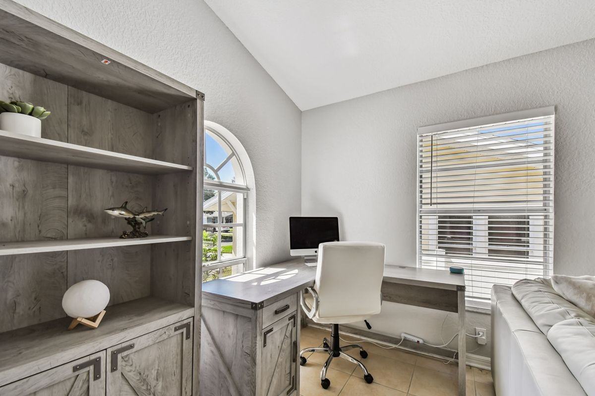 1763 Montana Ave Ne - Photo 4 of 18