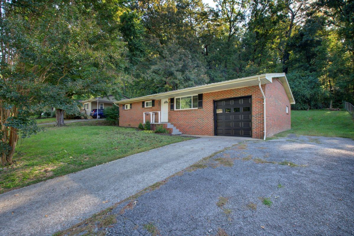 432 Lullwater Rd - Photo 2 of 23