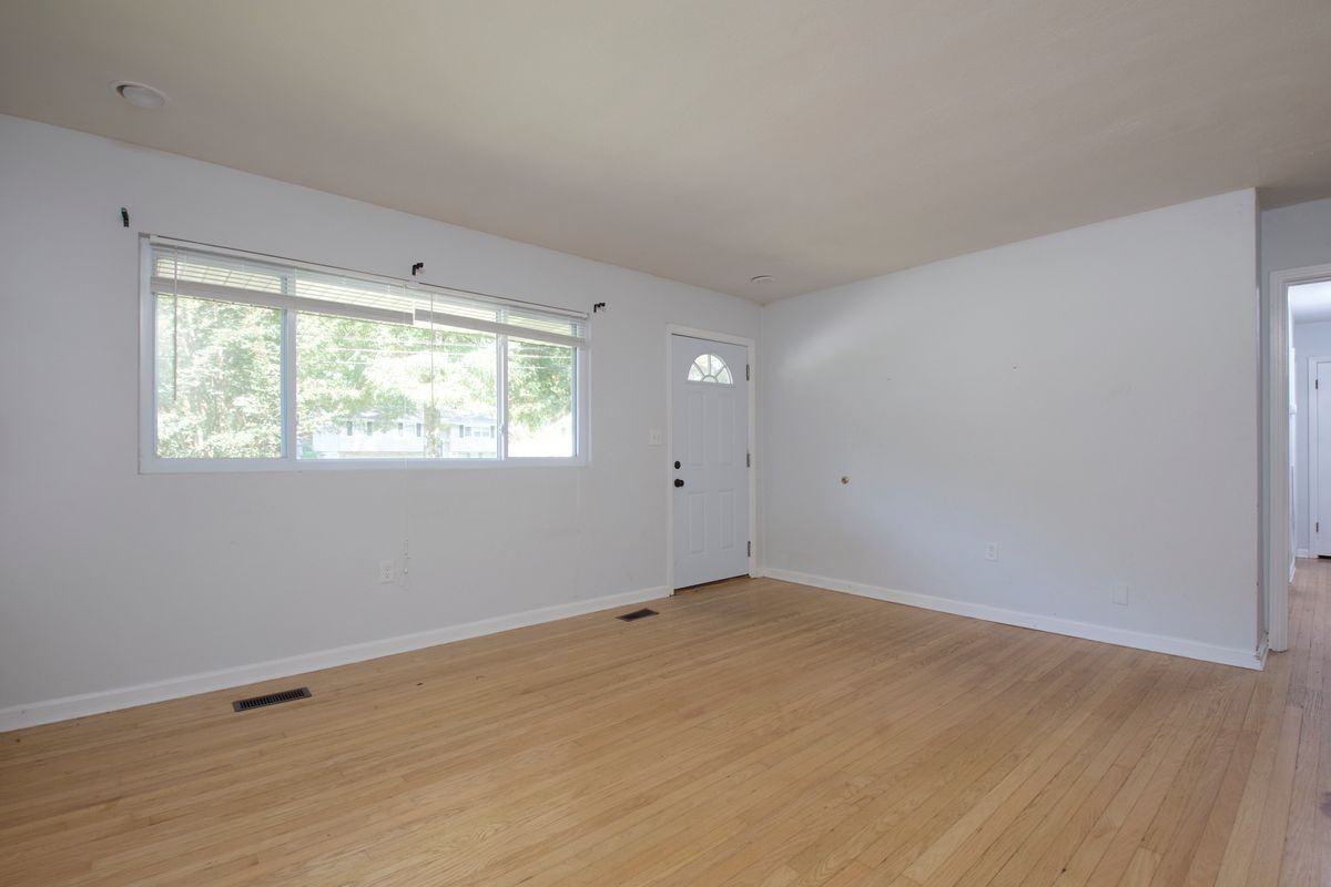 432 Lullwater Rd - Photo 3 of 23
