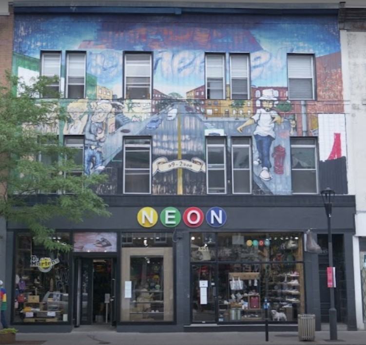 Neon St. Denis - Photo 2 of 10