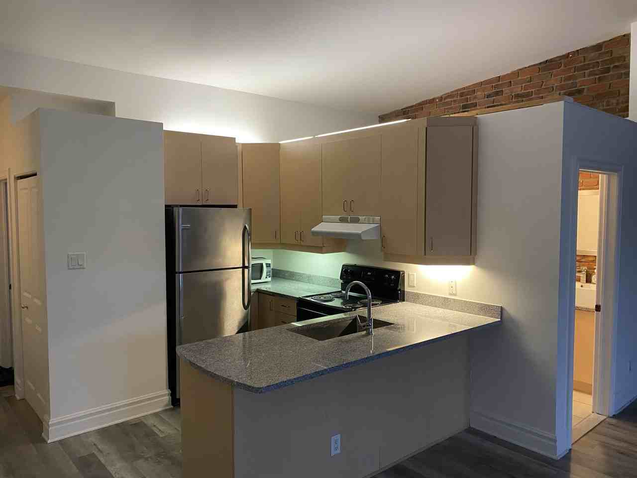 Neon St. Denis - Photo 7 of 10