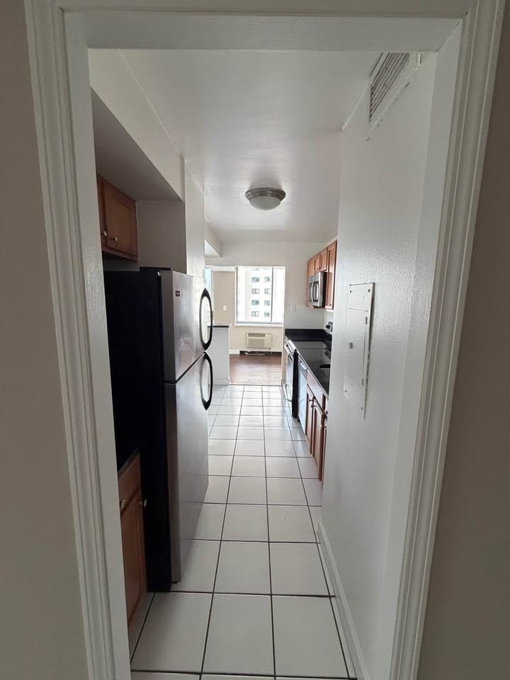 1626 North Prospect Avenue #701 - Photo 6 of 8