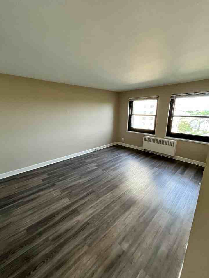 1646 North Prospect Avenue - Photo 3 of 6