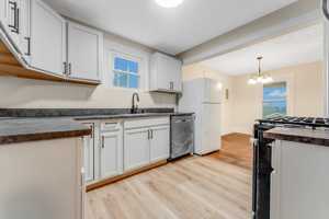 featured image of 911 Montrose Ave #NA