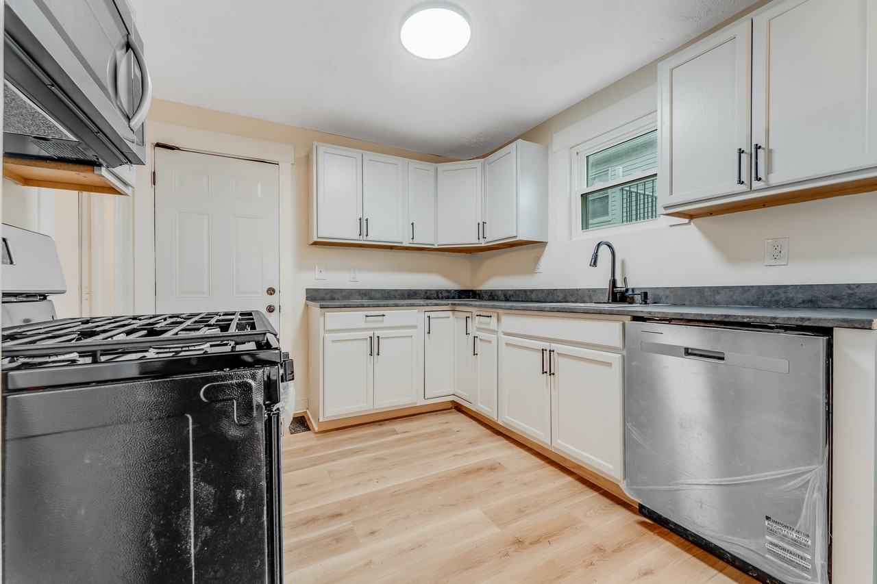 911 Montrose Ave #NA - Photo 2 of 23