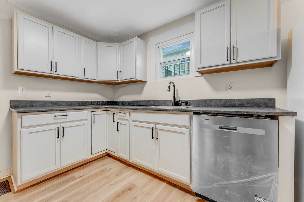 911 Montrose Ave #NA - Photo 3 of 23