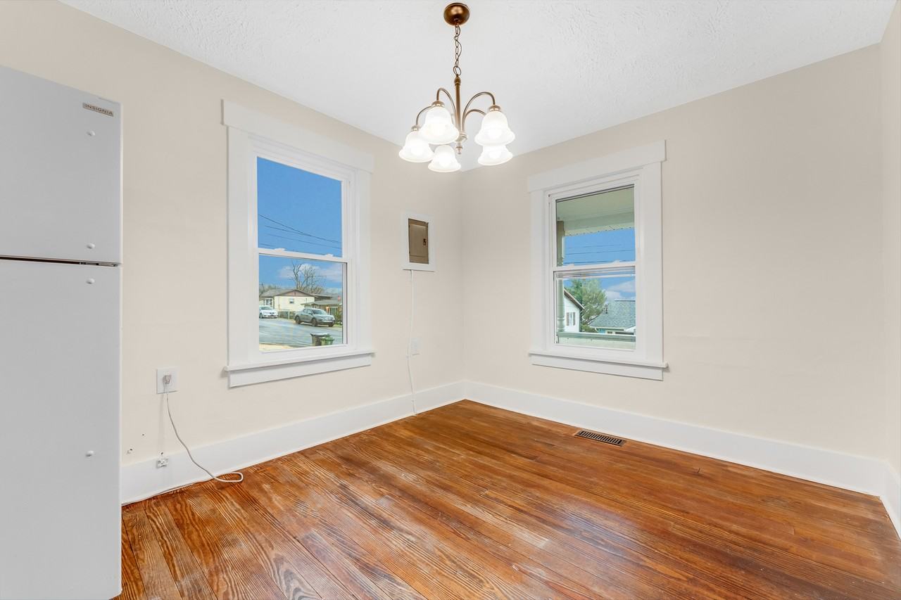 911 Montrose Ave #NA - Photo 6 of 23