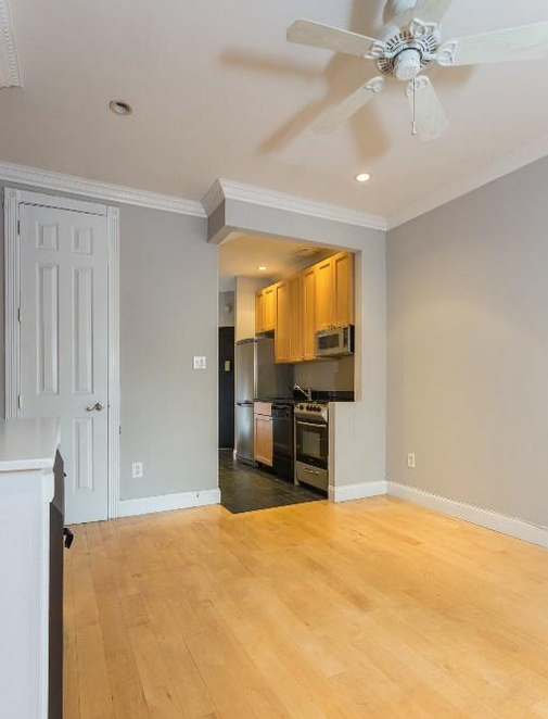 60 Leroy St #2A - Photo 6 of 8