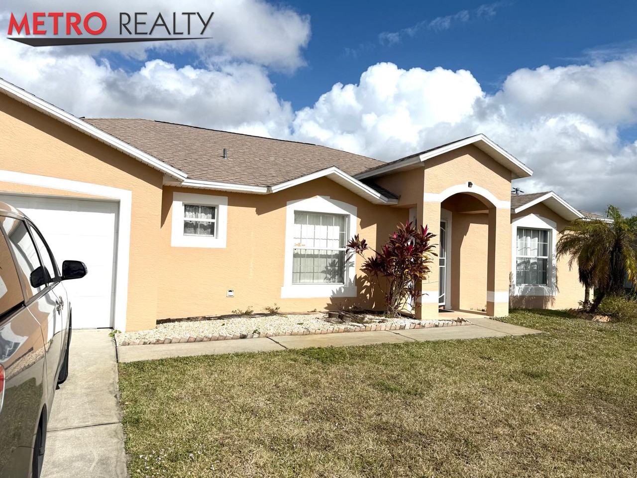 1013 Southwest London Lane - Photo 2 of 8