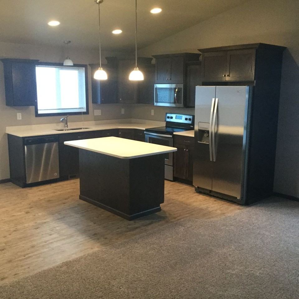 805 Albert Dr W - Photo 3 of 11