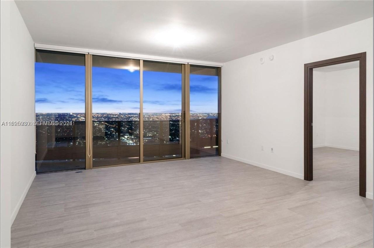 Brickell Plaza & SE 10th St - Photo 7 of 21